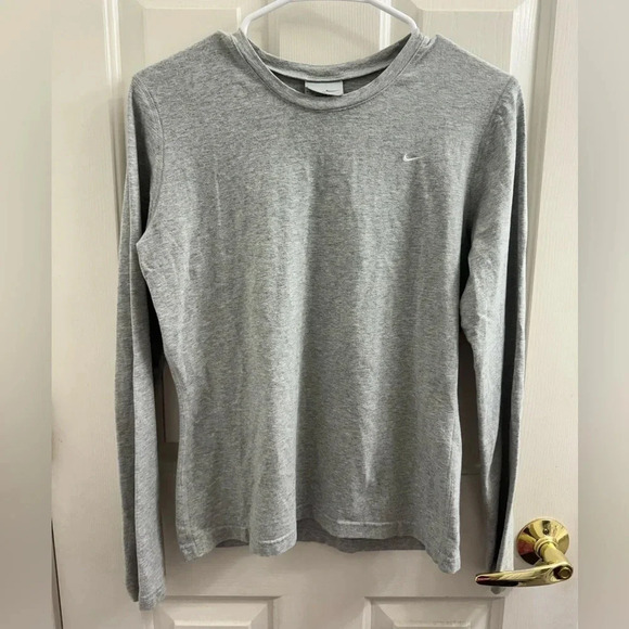 Nike gray long sleeve top - Picture 1 of 5